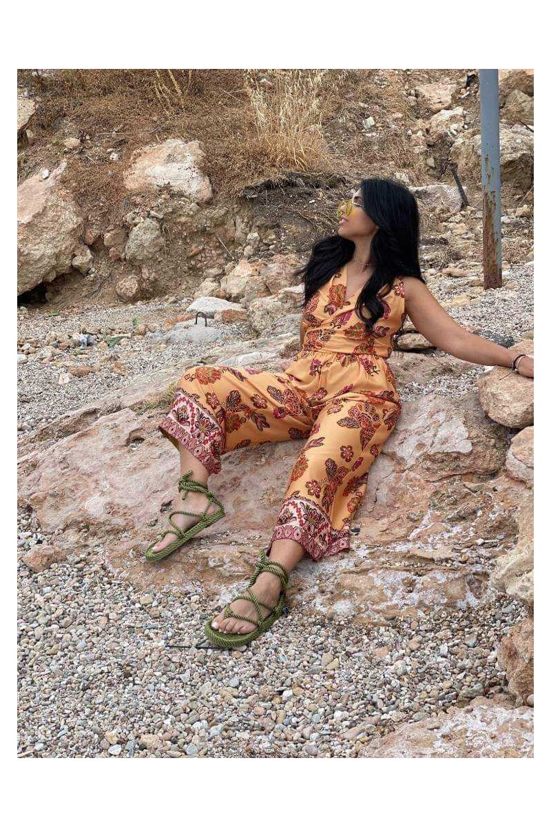 Γυναικεία ολόσωμη φόρμα crop σε εμπριμέ σατέν με δέσιμο