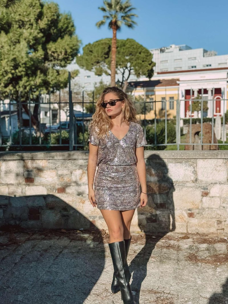 Μπλούζα παγιέτα με V
