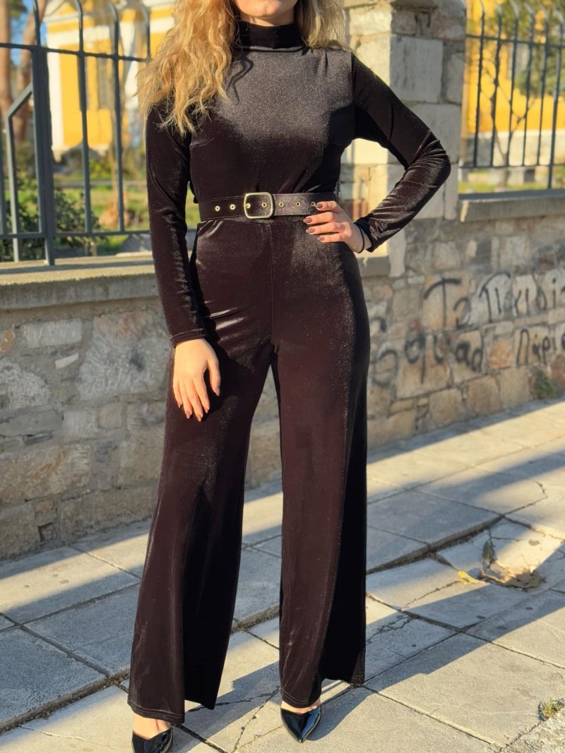 Ολόσωμη φόρμα βελούδινη με ανοιχτή πλάτη