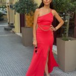 Γυναικείο φόρεμα μάξι σατέν με έναν ώμο Rose