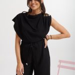 Τοπ με σούρες και κουμπιά στους ώμους