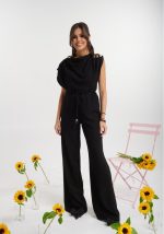 Τοπ με σούρες και κουμπιά στους ώμους