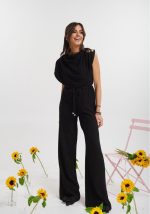 Τοπ με σούρες και κουμπιά στους ώμους