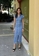 Φόρεμα midi τζιν με στρας στον ώμο