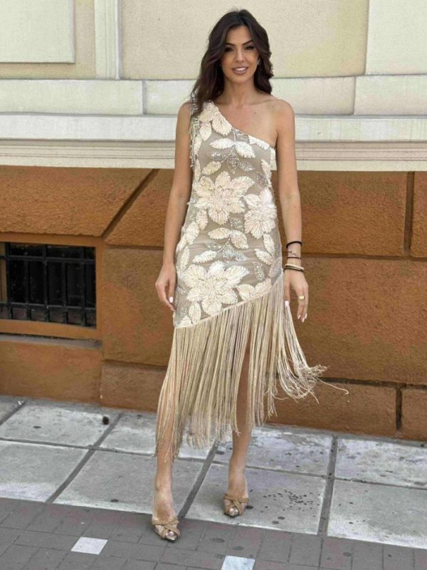 Φόρεμα με κρόσσια και ανάγλυφα λουλούδια