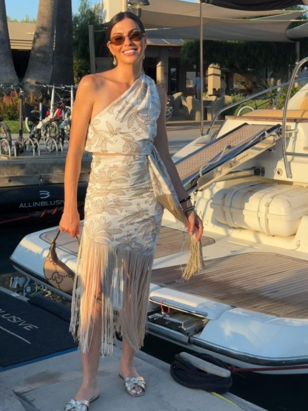 Φόρεμα με έναν ώμο και κρόσσια