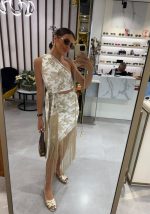 Φόρεμα με έναν ώμο και κρόσσια