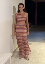 Φόρεμα με έναν ώμο μισόνι