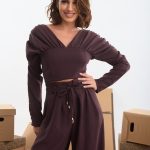 Τοπ με σούρες στα μανίκια