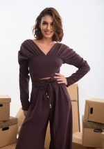 Τοπ με σούρες στα μανίκια