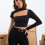 Τοπ κοντομάνικο με κοψίματα