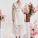 Φόρεμα δαντέλα με ανοιχτό ντεκολτέ