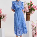 Φόρεμα δαντέλα με βολάν στο στήθος