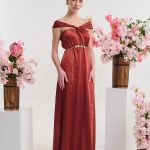 Φόρεμα μάξι σατέν με χιαστή σχέδιο