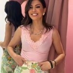 Αμάνικο τοπ με λεπτομέρειες δαντέλα