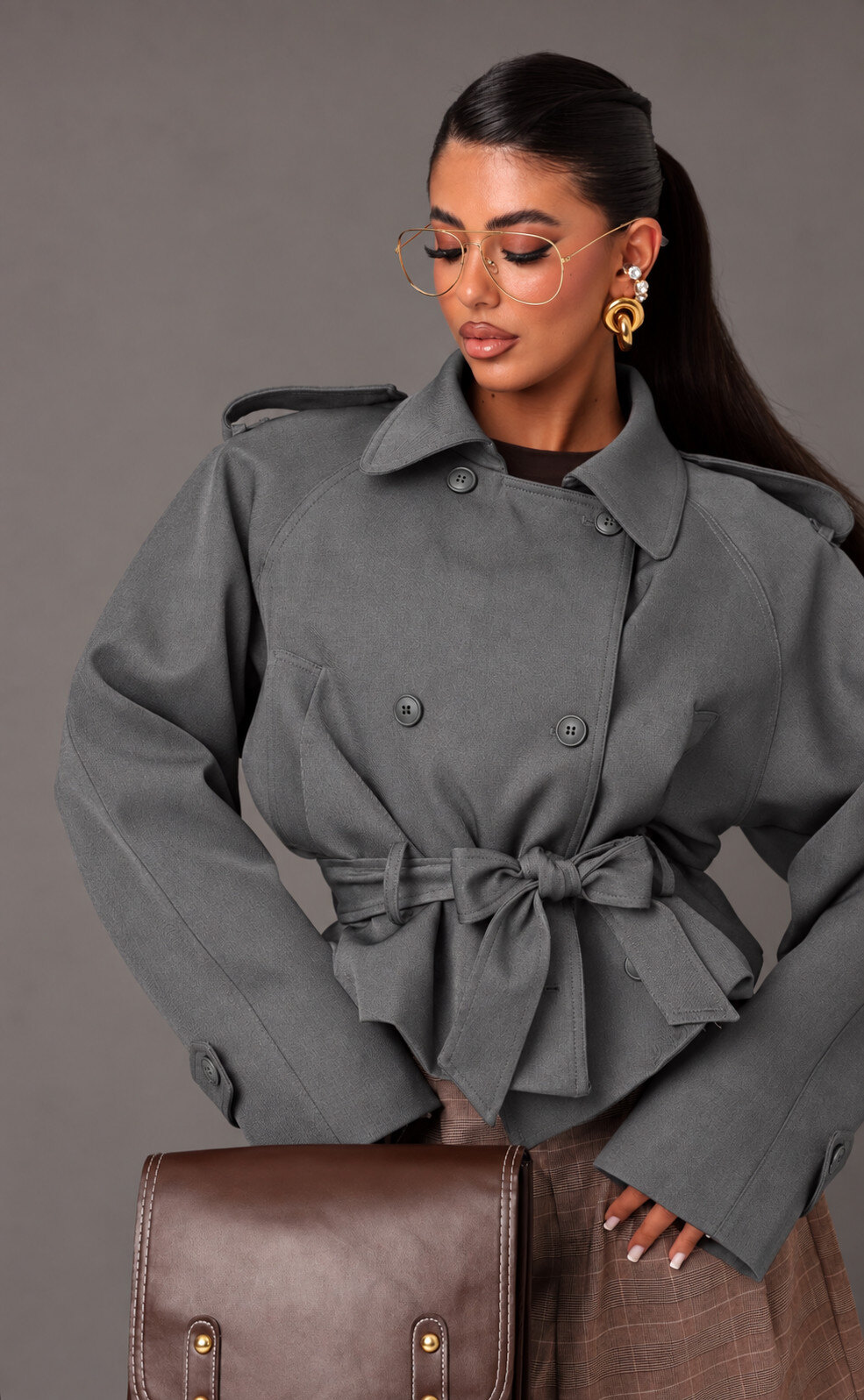 trench-court-a-double-boutonnage-dote-de-manches-larges-d-epaulettes-e_gris_6aae9ec192cbf Γκρί Καμπαρντίνα Με Ζώνη - Image 1